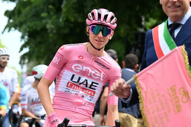 "Ik heb getemporiseerd tot de klim en toen ben ik vol gas gegaan" - Tadej Pogacar nog steviger in het roze na overwinning in tijdrit Giro d'Italia
