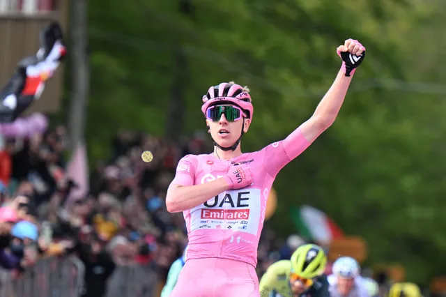 Tadej Pogacar wint etappe 15 van de Giro d'Italia - Roze trui pakt minuten op de concurrentie in zware bergetappe