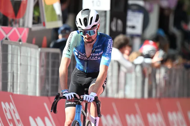 Giro d'Italia: Valentin Paret-Peintre boekt eerste profzege bovenop Bocca della Selva