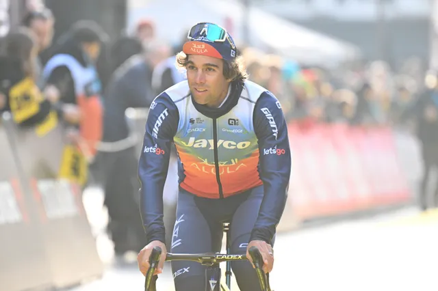 "Het was een behoorlijk gekke dag tot de finale" - Michael Matthews toont goede vorm met 2e plek in etappe 2 van 2024 Tour de Suisse