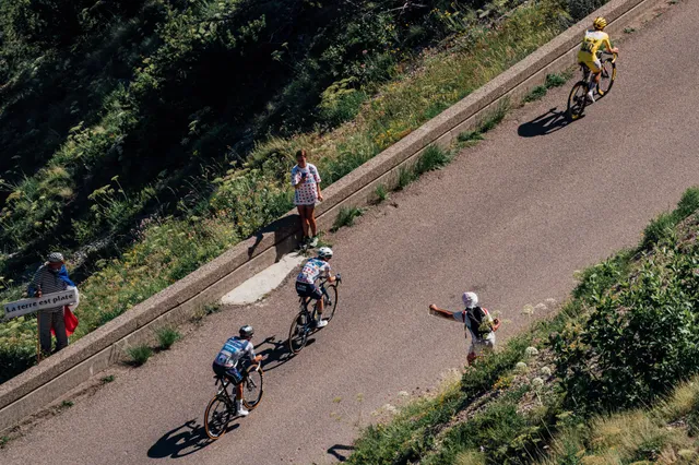 Johan Bruyneel verklaart de ineenstorting van Jonas Vingegaard: "Hij heeft zijn piek bereikt en heeft rust nodig om zijn niveau te verhogen en dat is niet mogelijk in deze Tour".