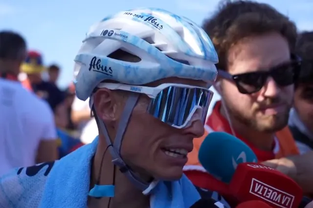 "Hij moet een slecht moment hebben gehad" - Enric Mas verrast door tijdsverlies van Mikel Landa in de Vuelta a Espana