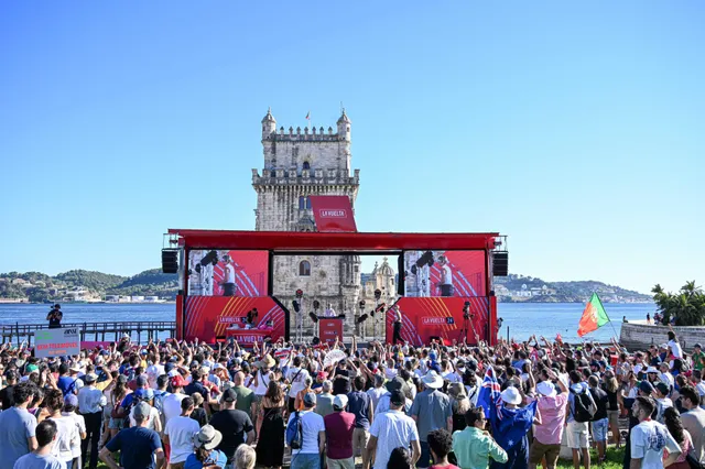 VIDEO: De surrealistische start vanuit een supermarkt in de Vuelta a Espana