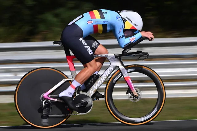 Lotte Kopecky verzekert zich van Europese titel tijdrijden; Ellen van Dijk pakt zilver