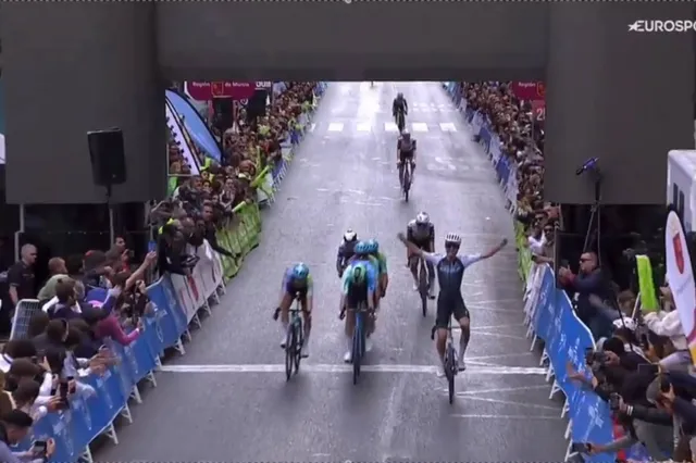 Fabio Christen pakt verrassende zege en zet succesvolle start van Q36.5 in 2025 voort in Vuelta a Murcia