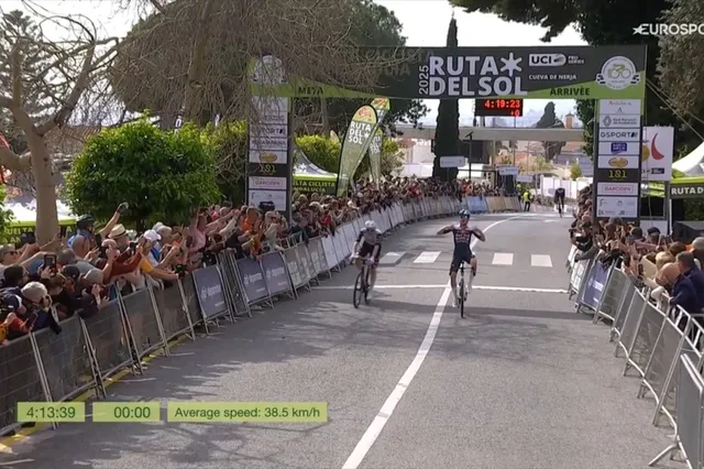 Maxim van Gils verslaat landgenoot Tim Wellens en wint openingsrit van de Vuelta a Andalucia 2025