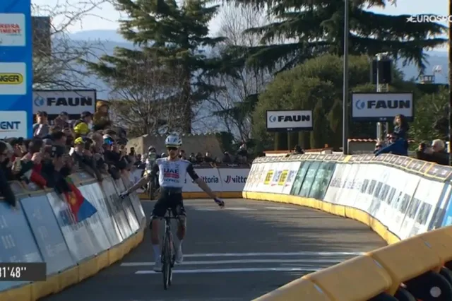 Juan Ayuso pakt eerste overwinning van 2025 - Spaanse klimmer wint Drome Classic met indrukwekkende solo