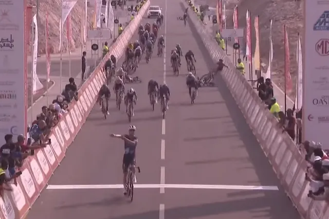 Spectacular first pro win for Vervaeke in Oman overshadowed by bizarre crashes in the final meters, Kooij loses leader’s jersey