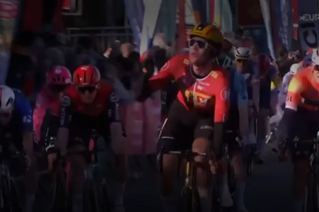 Waerenskjold surprises top sprinters in Bessèges after car drives onto the course in the final