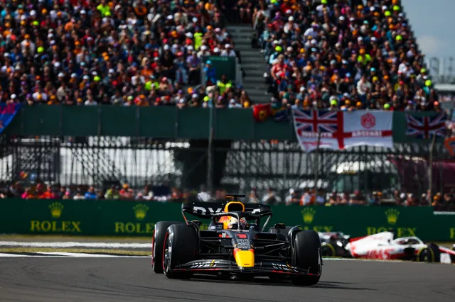 Sainz pakt favorietenrol voor eindzege Grand Prix België na gridstraf Verstappen en Leclerc