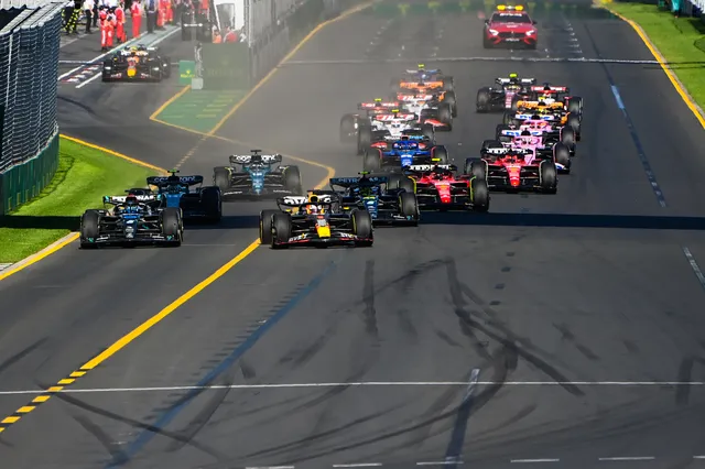 Wedstrijdverslag | Verstappen wint zeer chaotische Grand Prix van Australië