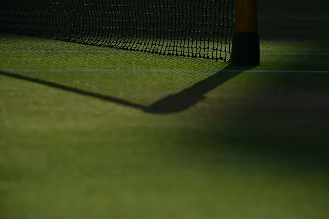 Nederlands megatalent (15) overleeft eerste ronde Wimbledon: 'Dit heb ik nog nooit meegemaakt'
