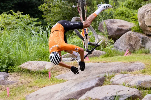 Van der Poel hakt knoop door: gehavende wereldkampioen niet van de partij bij Short Race op mountainbike