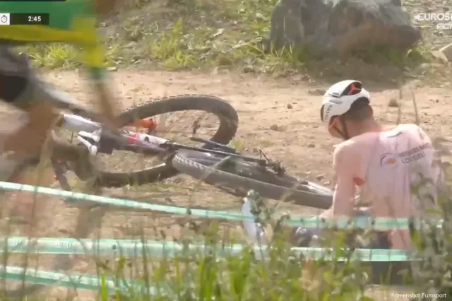 Van der Poel kwaad op zichzelf: 'Het is gewoon weer mijn eigen fout'