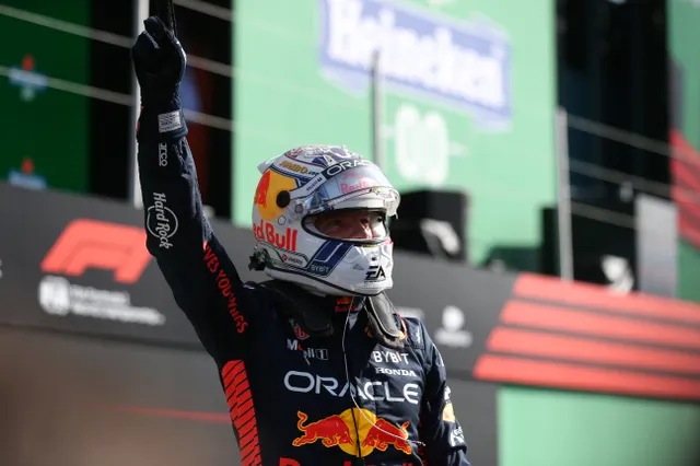 Verstappen pakt pole position op Zandvoort in chaotische kwalificatie