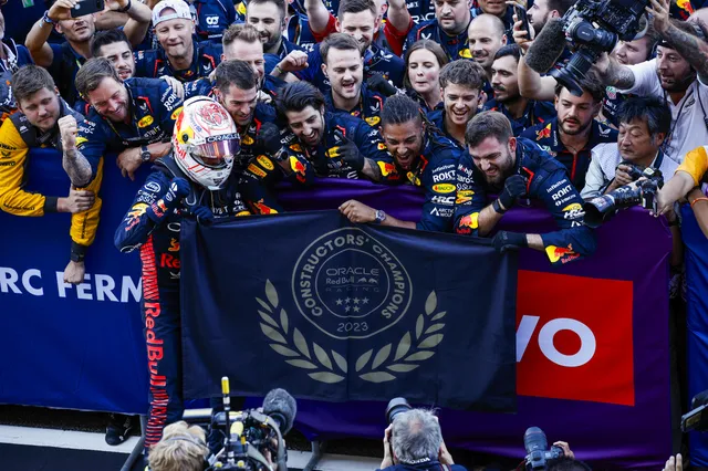 Verstappen bezorgt Red Bull met dominante zege constructeurstitel, nachtmerrie voor Pérez