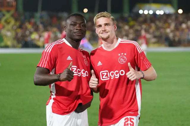 Kenneth Taylor lovend over ploeggenoot Ajax: 'We voelen elkaar gewoon goed aan'