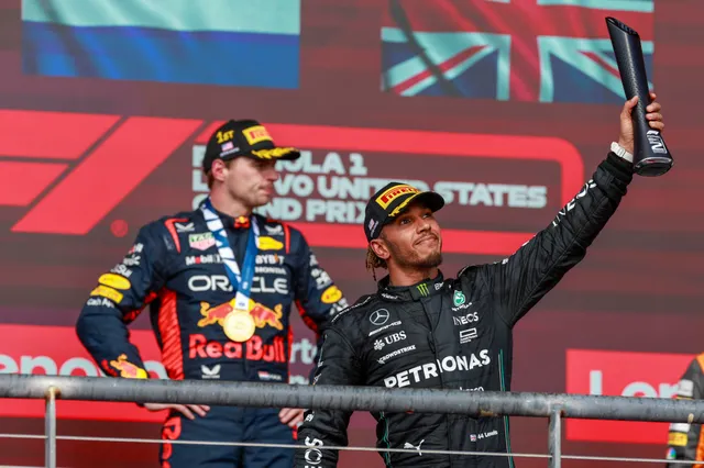 Hamilton wordt ook bij Ferrari kansloos geacht voor wereldtitel: 'Misschien wachten op dat Max eerder stopt'