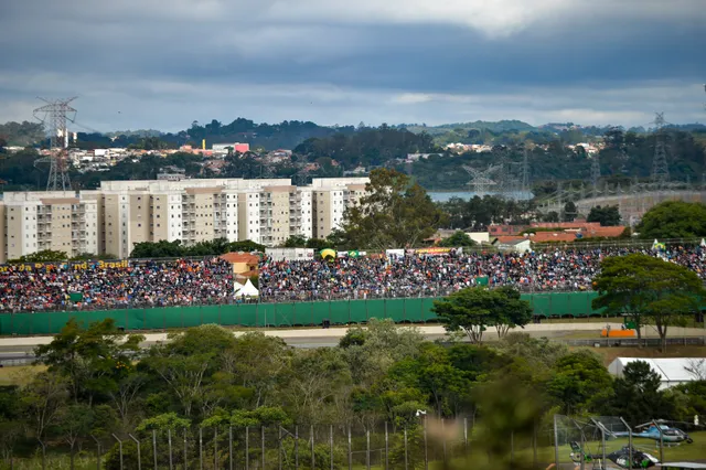 Zo laat komt Max Verstappen vrijdag in actie in Brazilië