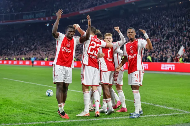 Kluivert bleef Brobbey steunen tijdens moeilijke periode: 'Hij is goud waard voor Ajax'