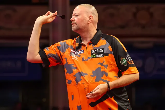 WK Darts 2024: Van Barneveld naar derde ronde, Van Duijvenbode kansloos onderuit