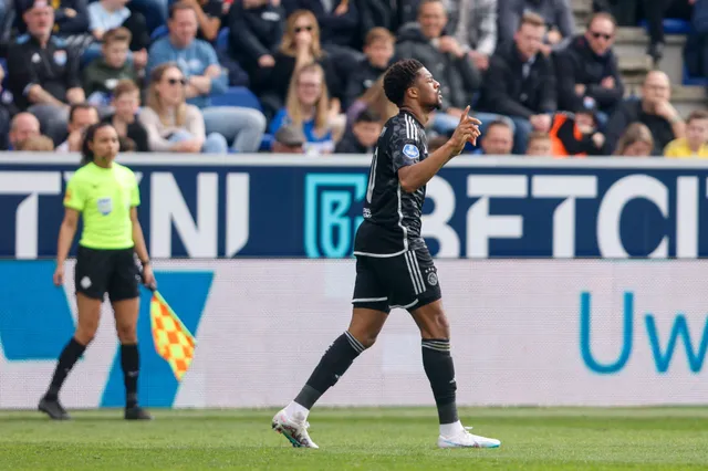 Scorende Akpom weet niet of hij bij Ajax blijft: 'Heb eerlijk gezegd geen idee'