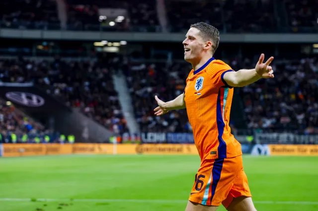 Van der Vaart is lovend over middenvelder PSV: 'Het is een mooie kerel natuurlijk'