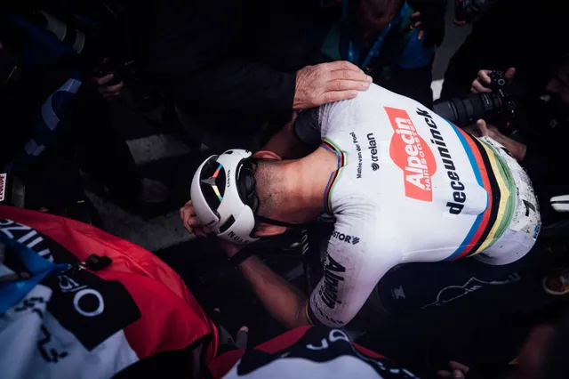 Van der Poel na bierdouche in Ronde van Vlaanderen: 'Ze gooiden een paar keer serieus raak'