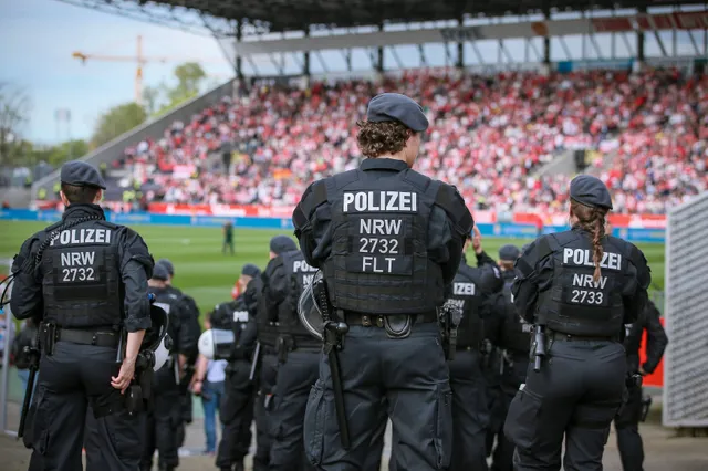 EK 2024 | Niet alleen regen zorgt voor chaos in stadion Dortmund: ook fans raken slaags