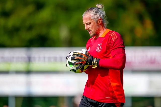 41-jarige keeper gaat nog een seizoen door bij Ajax: 'Ik wil een verlengstuk zijn'