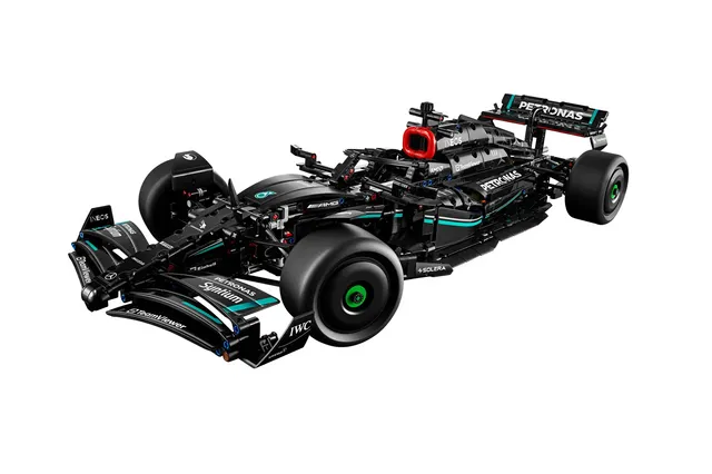 Mercedes wordt hard uitgelachen vanwege LEGO auto