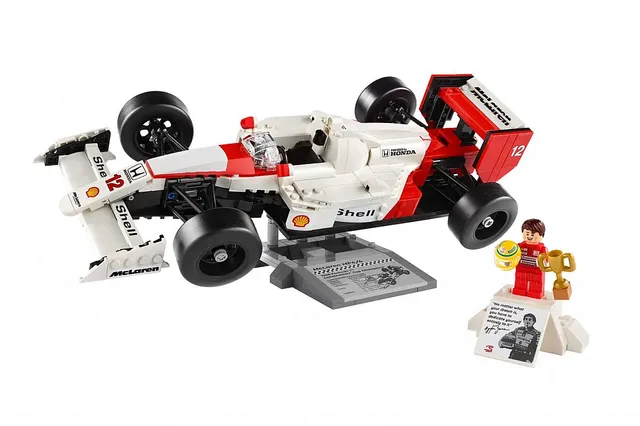 Iconische auto van F1-legende is nu een gigantisch LEGO-model