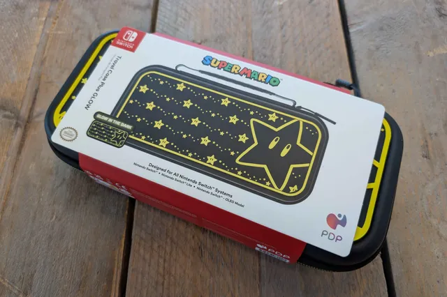 Win nu een Nintendo Switch Glow in the Dark Travel Case