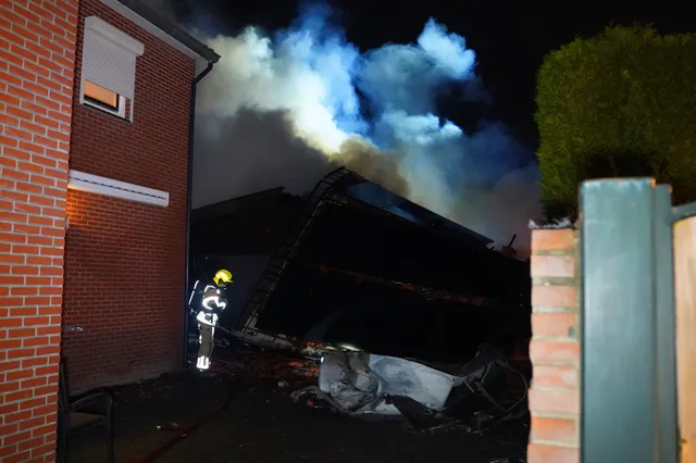Schuur volledig uitgebrand na explosie in Kerkdriel