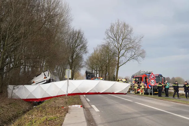 Dodelijk ongeval tussen graafmachine en vrachtwagen bij Bruchem