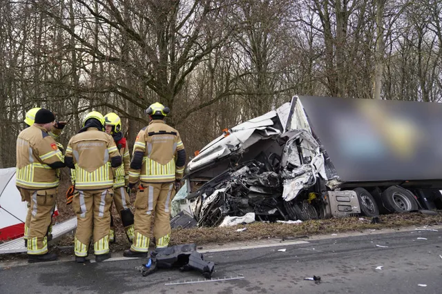 Vrachtwagenchauffeur (59) overleden bij ernstig ongeval in Bruchem
