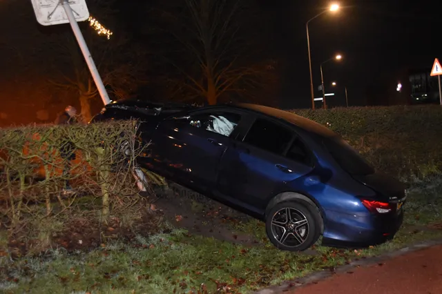 Eenzijdig ongeval op Julianastraat in Zaltbommel, bestuurder vlucht