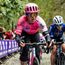 Alison Jackson gana la etapa 2 de La Vuelta Femenina tras una dura caída