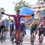 Nuevo esprint en el Giro de Italia: Fernando Gaviria se suicida y Jonathan Milan vuelve a arrasar