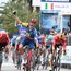 Jonathan Milan gana la etapa 4 del Giro de Italia y logra la maglia ciclamino pese al feroz ataque de Filippo Gana a 4 km de meta