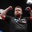 Spielplan Sonntag Nachmittag beim European Darts Grand Prix mit Schindler gegen Price im Achtelfinale