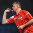 Ratajski knikkert Van den Bergh eruit in Sindelfingen, Montgomery verrast tegen Clayton
