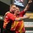België begint met moeizame zege op Singapore aan World Cup of Darts