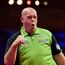 Michael van Gerwen overtuigend langs Gabriel Clemens op EK Darts