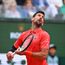 VIDEO: Novak Djokovic gibt Autogramme mit Helm nach dem 'Bottlegate' der Rom Open 2024
