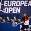 (VÍDEO) Arthur Rinderknech se autolesiona y abandona Roland Garros tras pegarle una patada a la grada