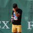Tennisfans witzeln über Carlos Alcaraz, der seine Verletzungsmisere mit der Absage der Rom  Open fortsetzt : "Seine Netflix-Serie wird zu 90% im Krankenhaus stattfinden"