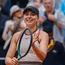 Ela está de volta com uma vitória: Paula Badosa supera o nervosismo no seu regresso no Open da China.
