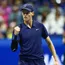 Por vezes sou um pouco lento a fazer o primeiro serviço" Jannik Sinner partilha contrariedade em campo após vitória convincente sobre Marin Cilic.