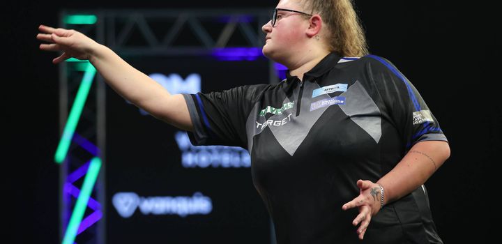 Beau Greaves in Aktion auf der Bühne